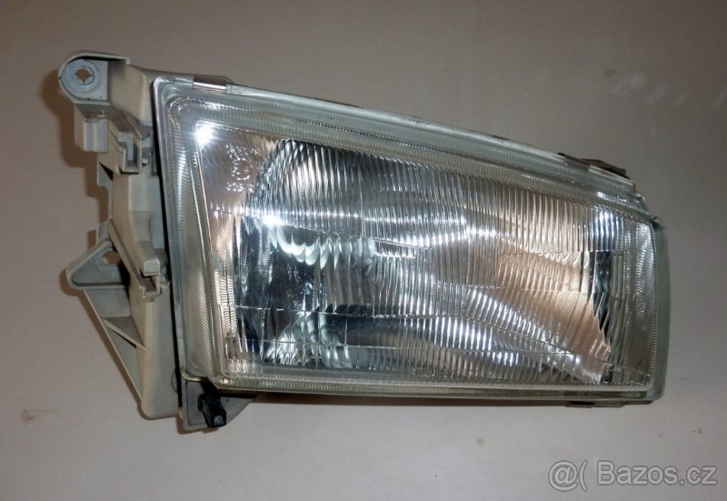 Mazda Demio 1997-00 reflektor přední pravý