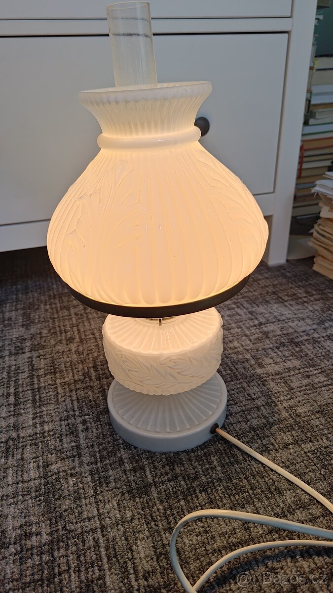 Starší stolní lampa