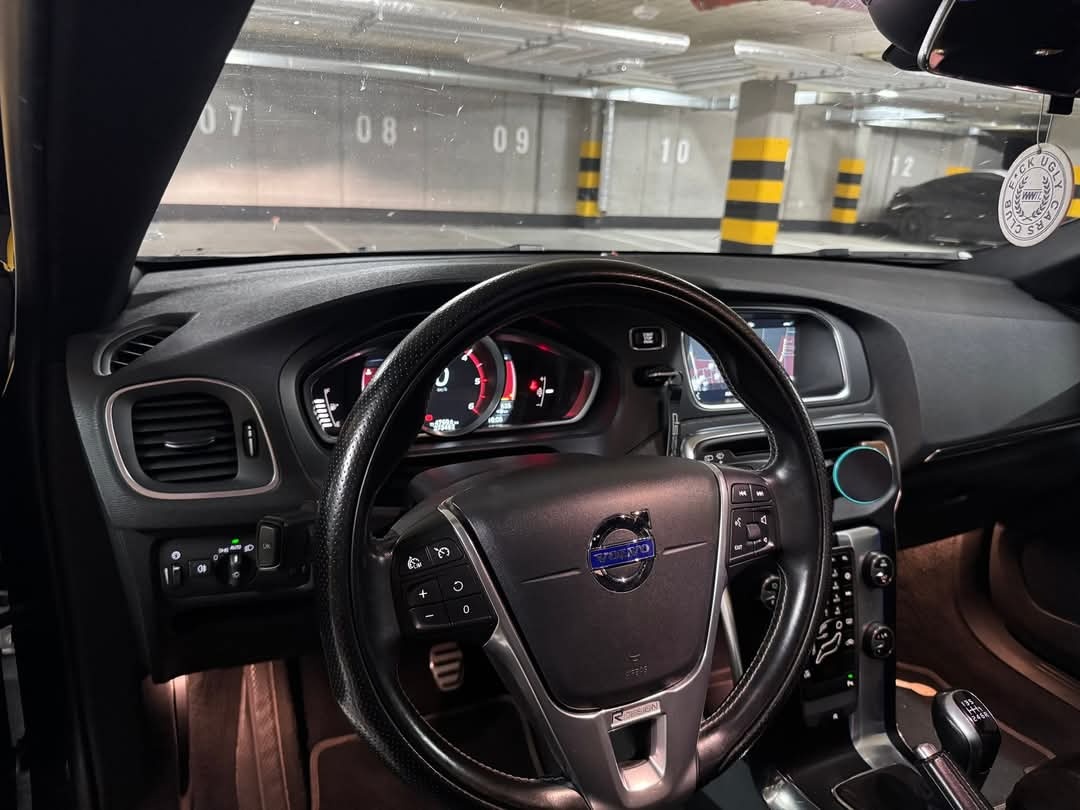 Volvo V 40 design