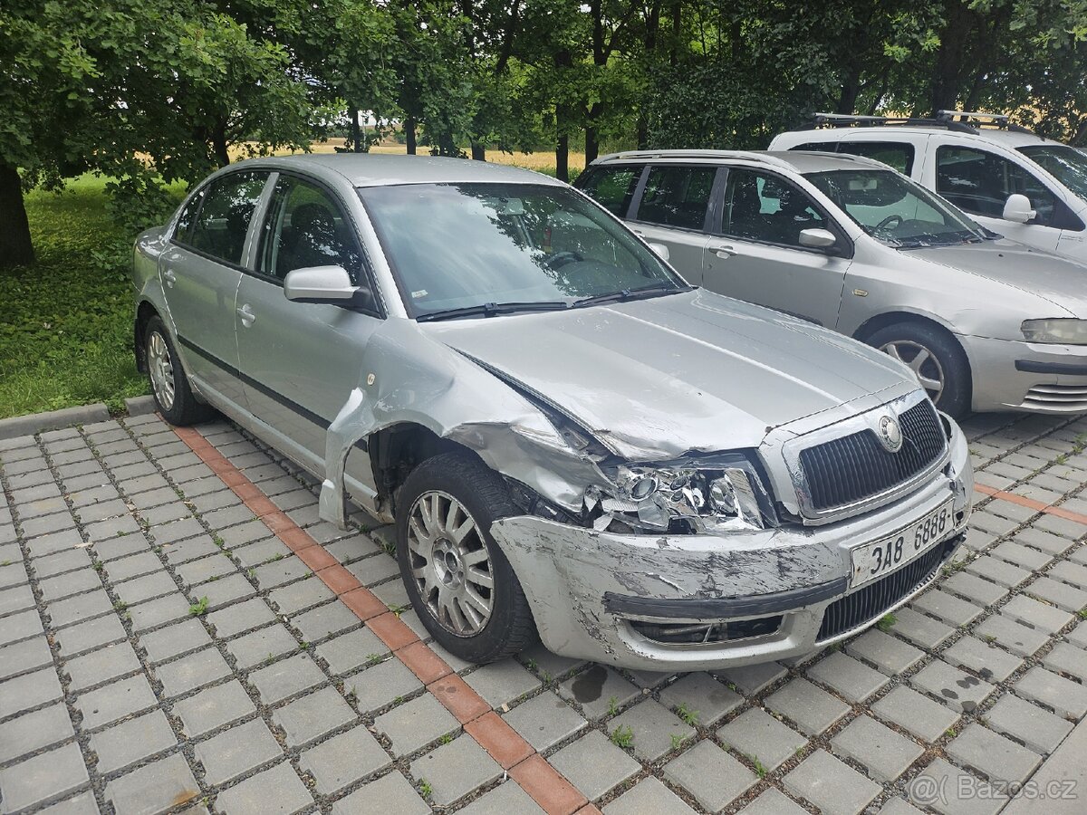 Bouraný škoda superb