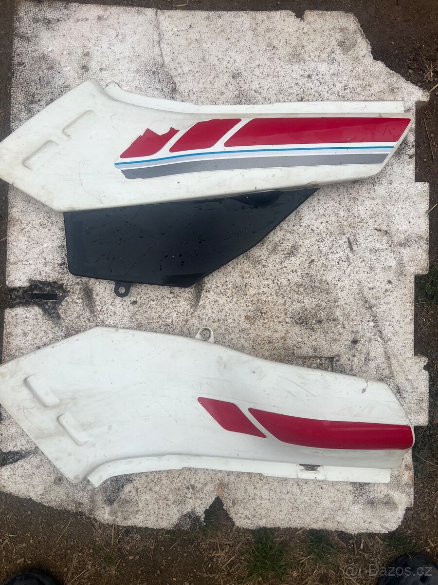Podsedlové boční plasty xt 600