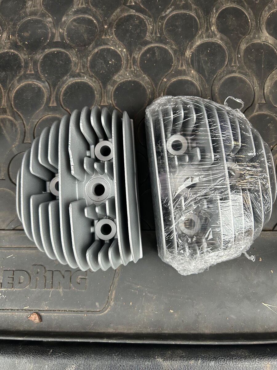 Hlavy Jawa 350 panelka