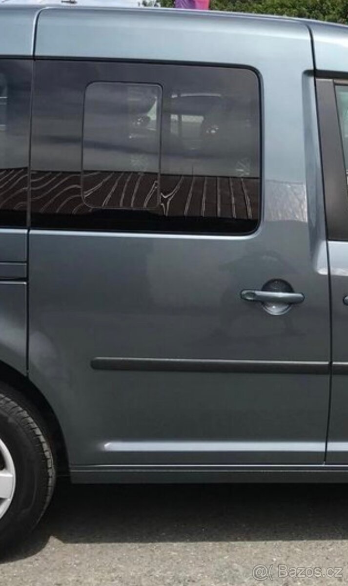 Volkswagen Caddy pravé zadní dveře šeda metalíza