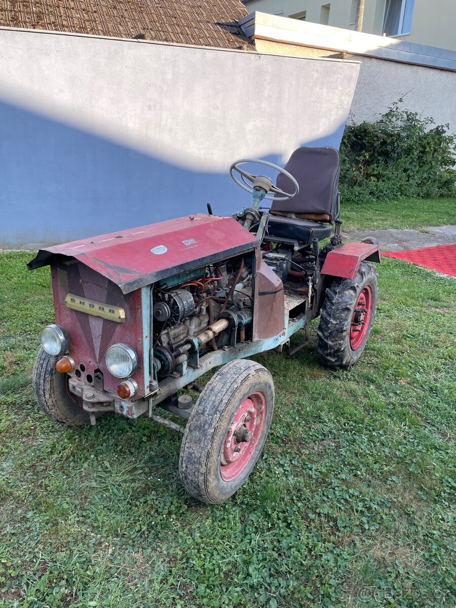 Traktor domácí výroby Škoda 1202