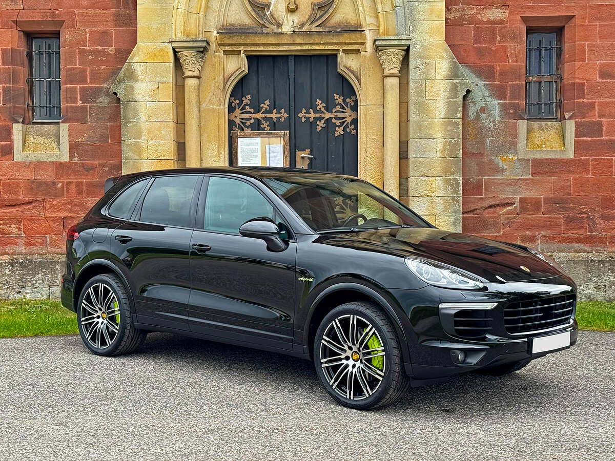 SLEVA PORSCHE CAYENNE S E-HYBIRD PLATINUM – 416PS