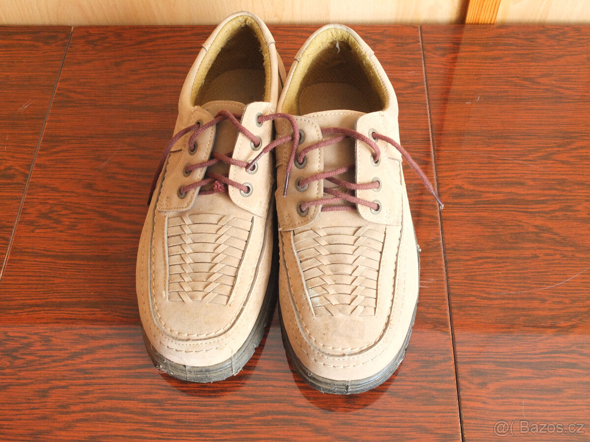 Nové boty velikosti 43