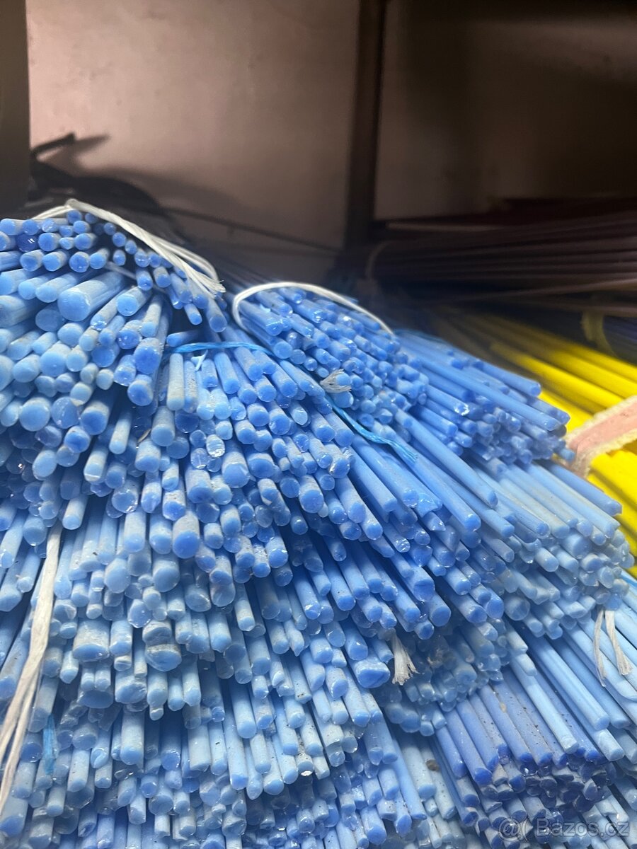 Skleněně tyče různé barvy