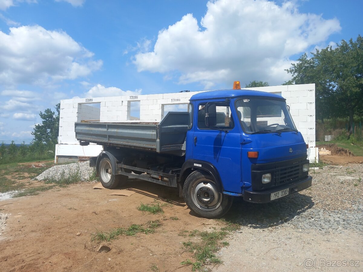 Avia A31 - hákový nosič kontejnerů s kontejnerem