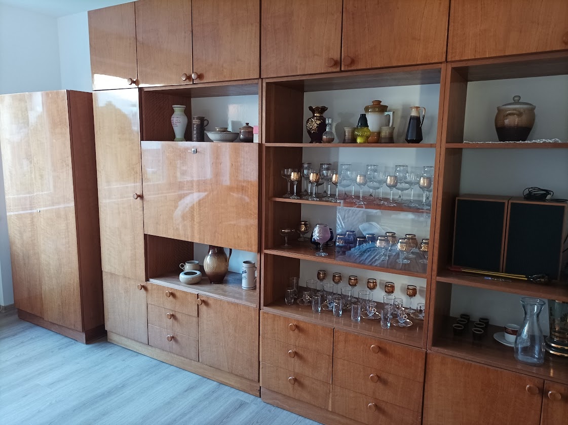 Stará obývací stěna