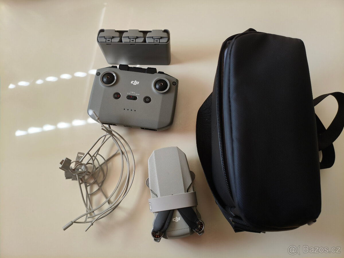 Dron DJI Mini 2 SE Fly More Combo