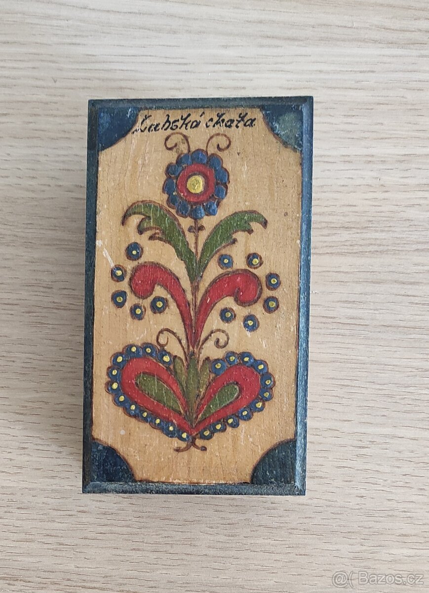 Dřevěná malovaná krabička