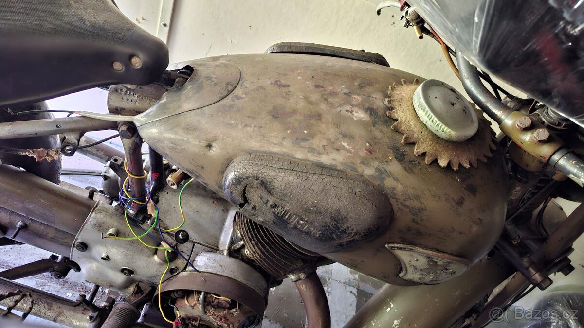 Válečné moto triumph