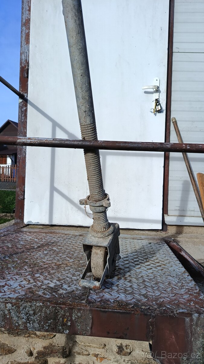 Kolečka pod lešení