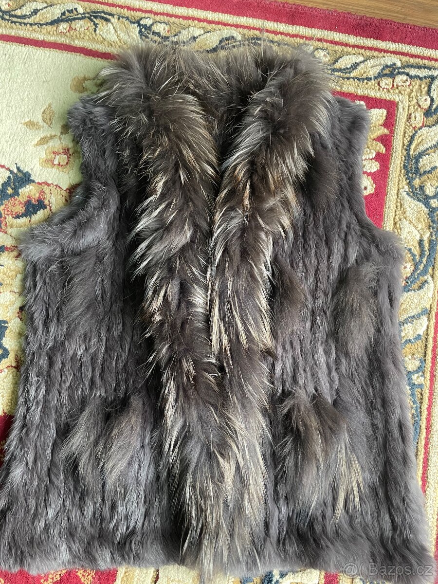 Krásná vesta z pravé kožešiny,vel.M