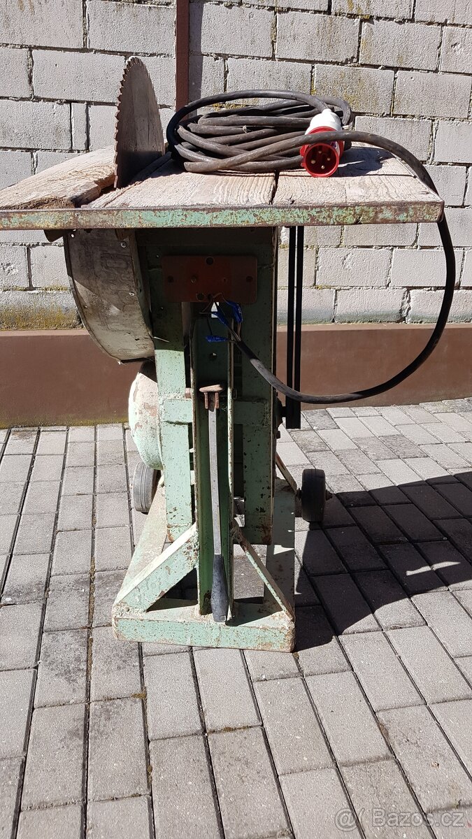 Prodám cirkulárku domácí výroby na 380V.