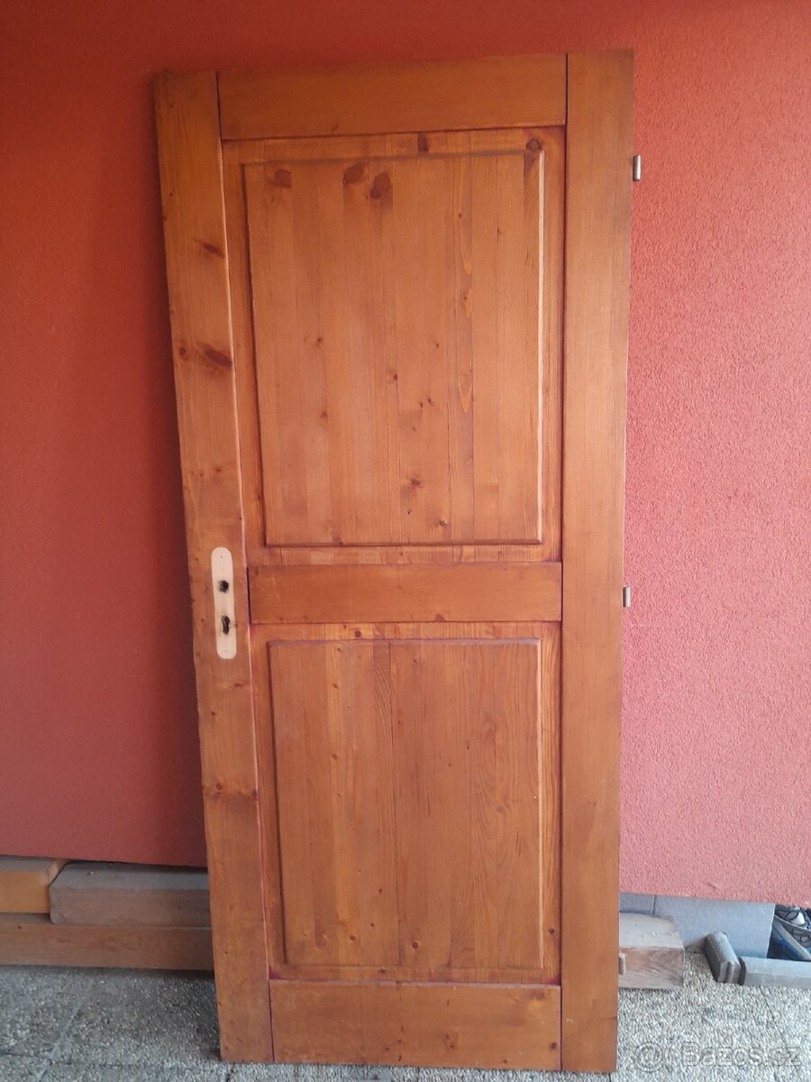 Vchodové dveře masiv