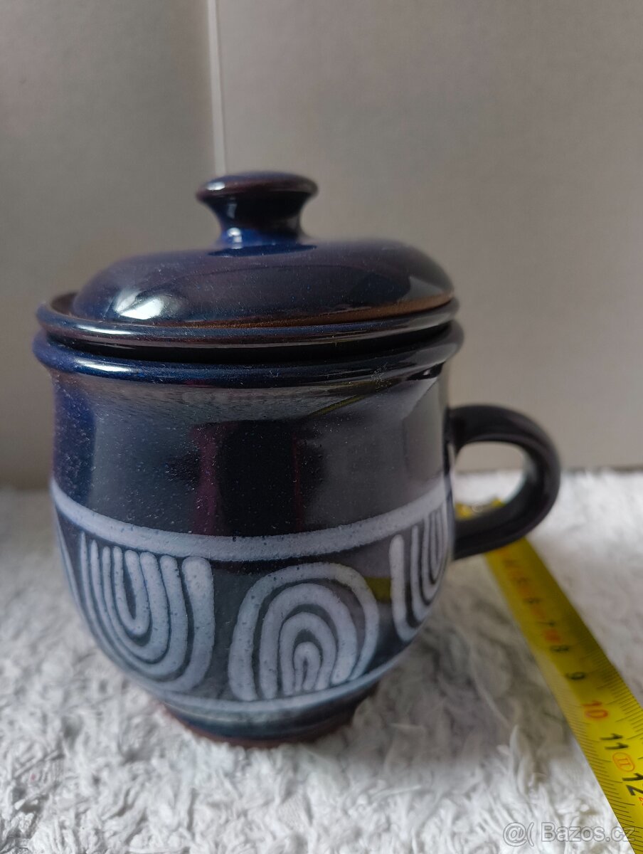 Keramický hrnek se sítkem