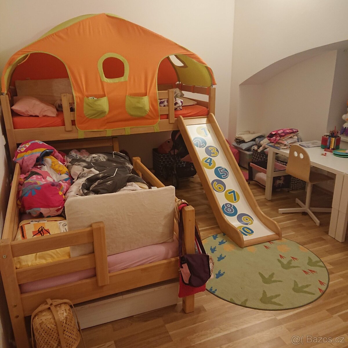 Stan Domestav nad postel