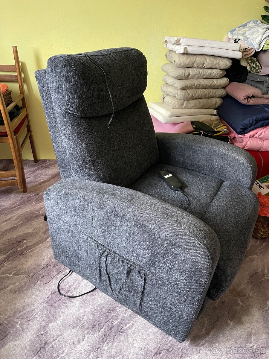 Polohovací elektrické křeslo