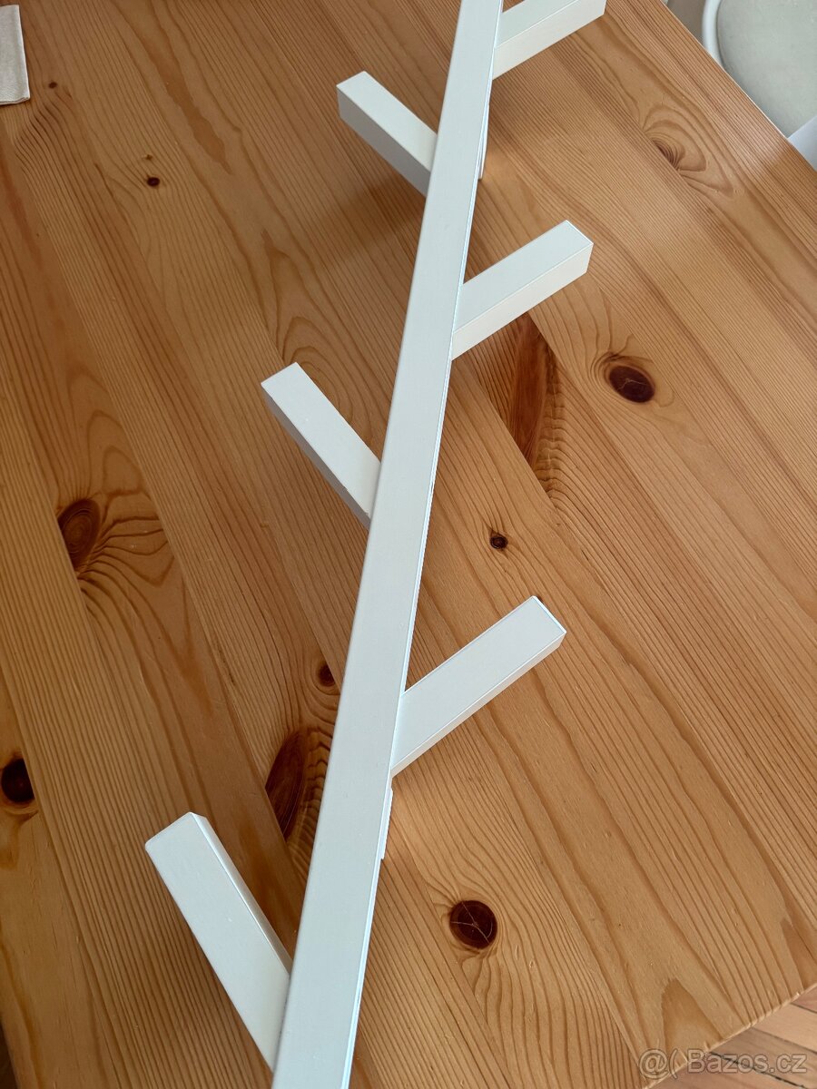Ikea nástěnné police