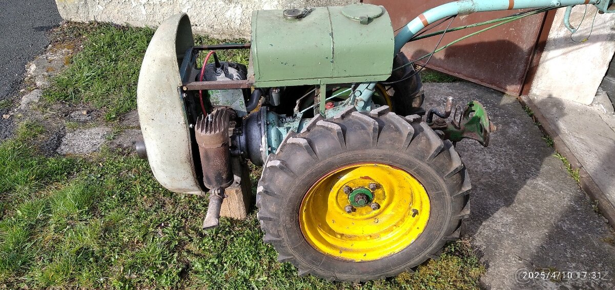 Prodám motorobot PF62 s příslušenstvím