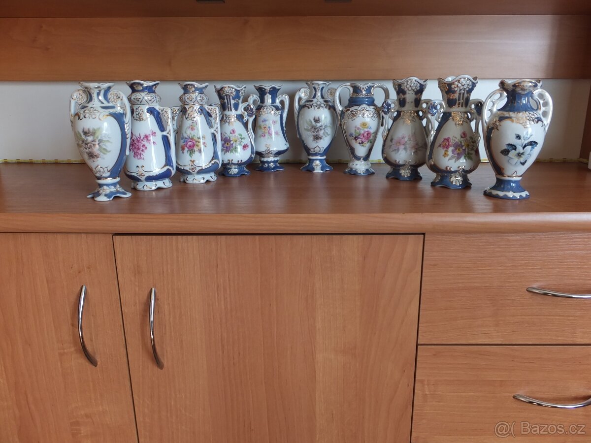 Royal Dux pěkné retro vázičky, signované 10 kusů.