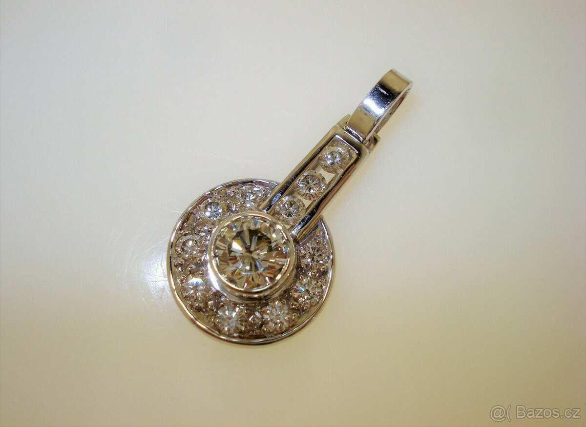 TOP přívěsek 750 zlatých 1 + 11 diamantů celkem cca. 1,85 ct