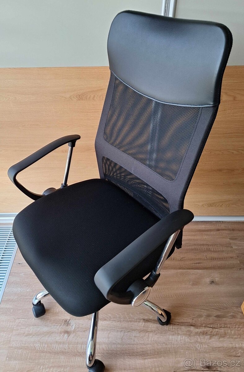 Kancelářská židle s opěrkami