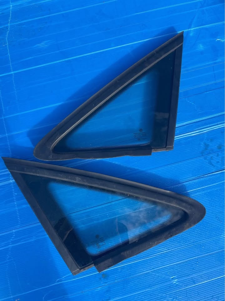 Boční okna VW Touran 1T1, 1T2