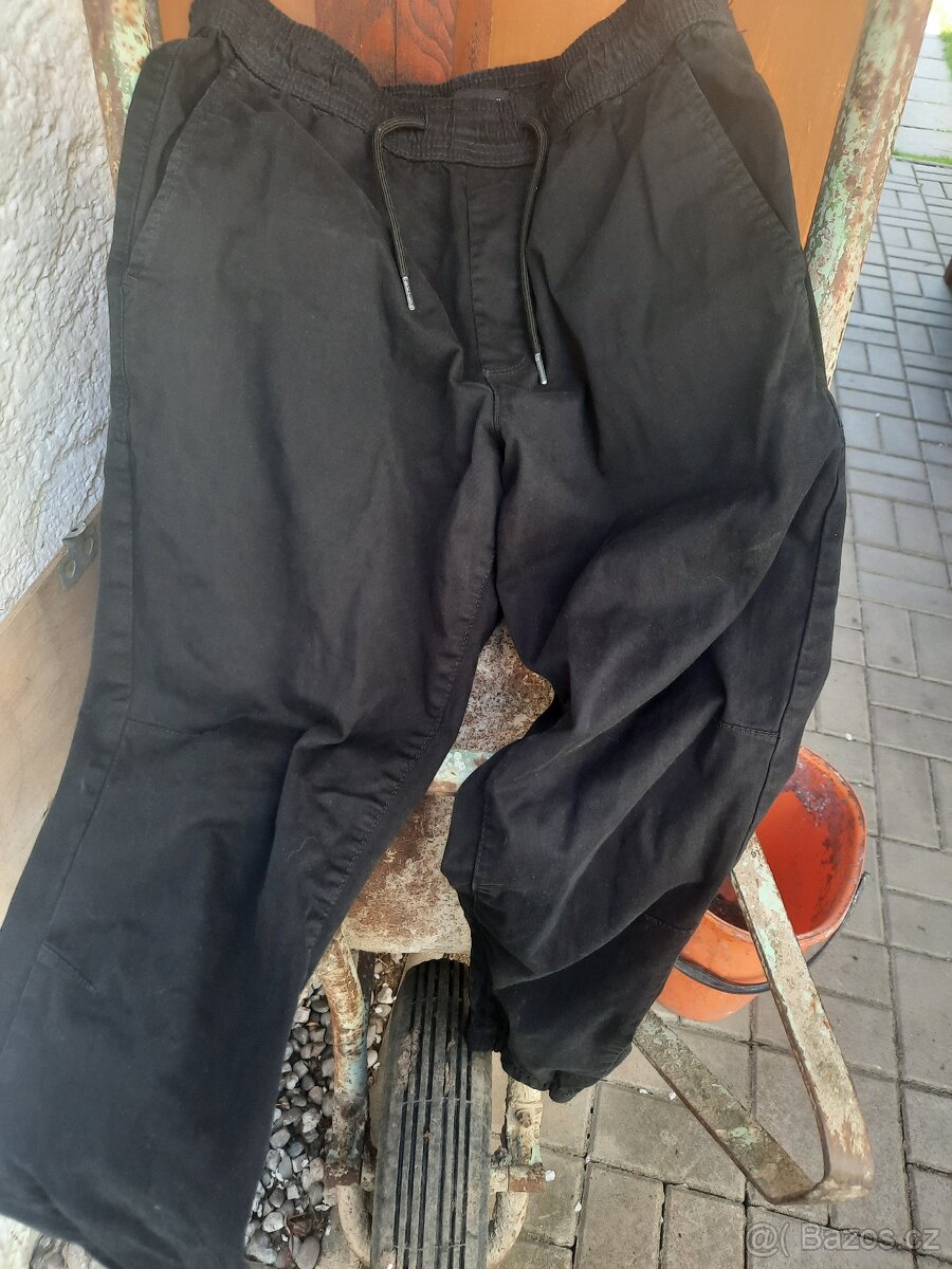 Značkové černé kalhoty vel. S