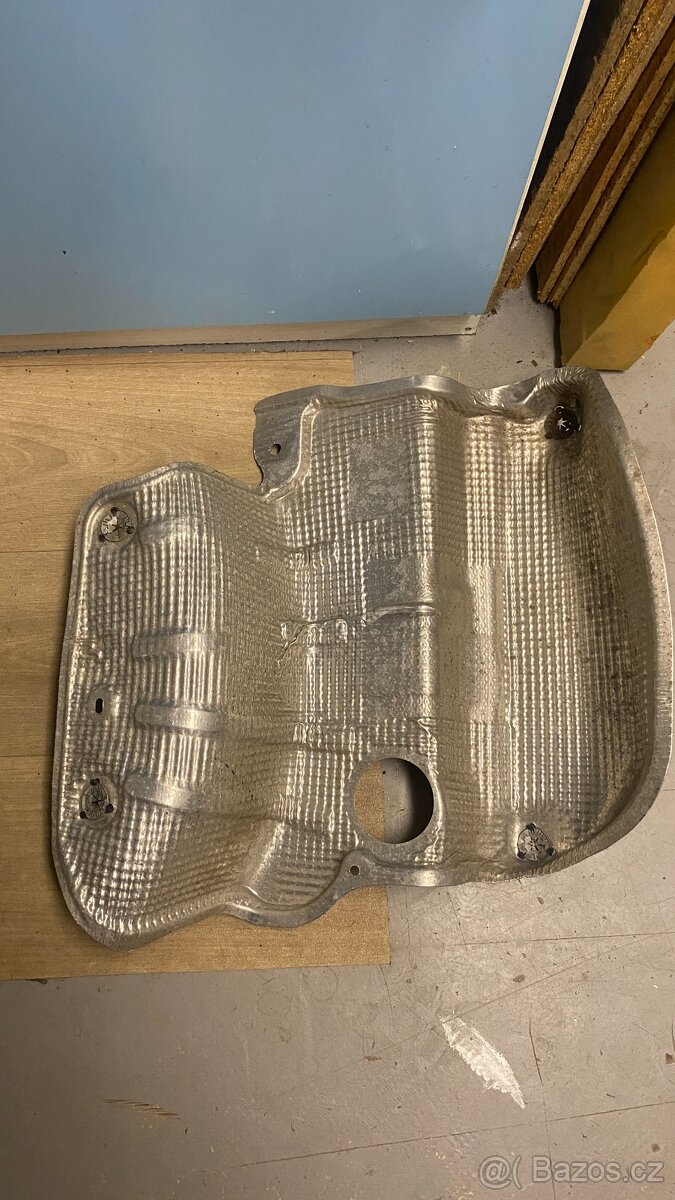 Stínění pravé strany výfukového tlumiče Octavia 3