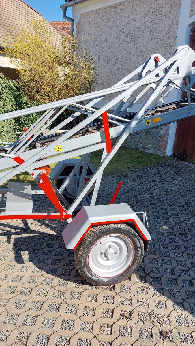 Výsuvný dvoukolový žebřik ZD 12