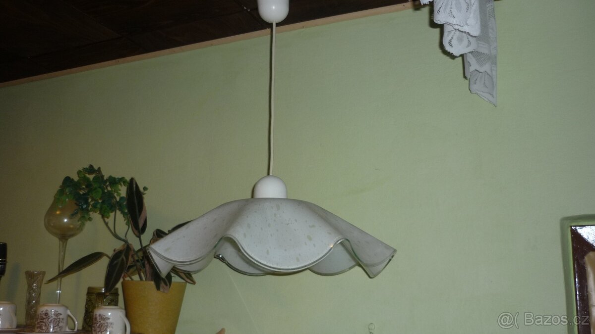 Skleněný lustr