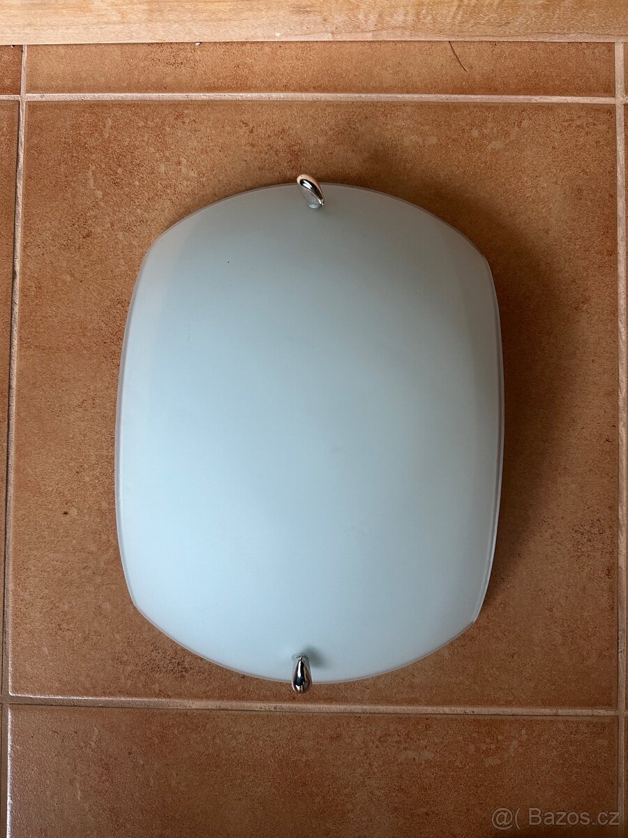 Stropní nebo nástěnné světlo