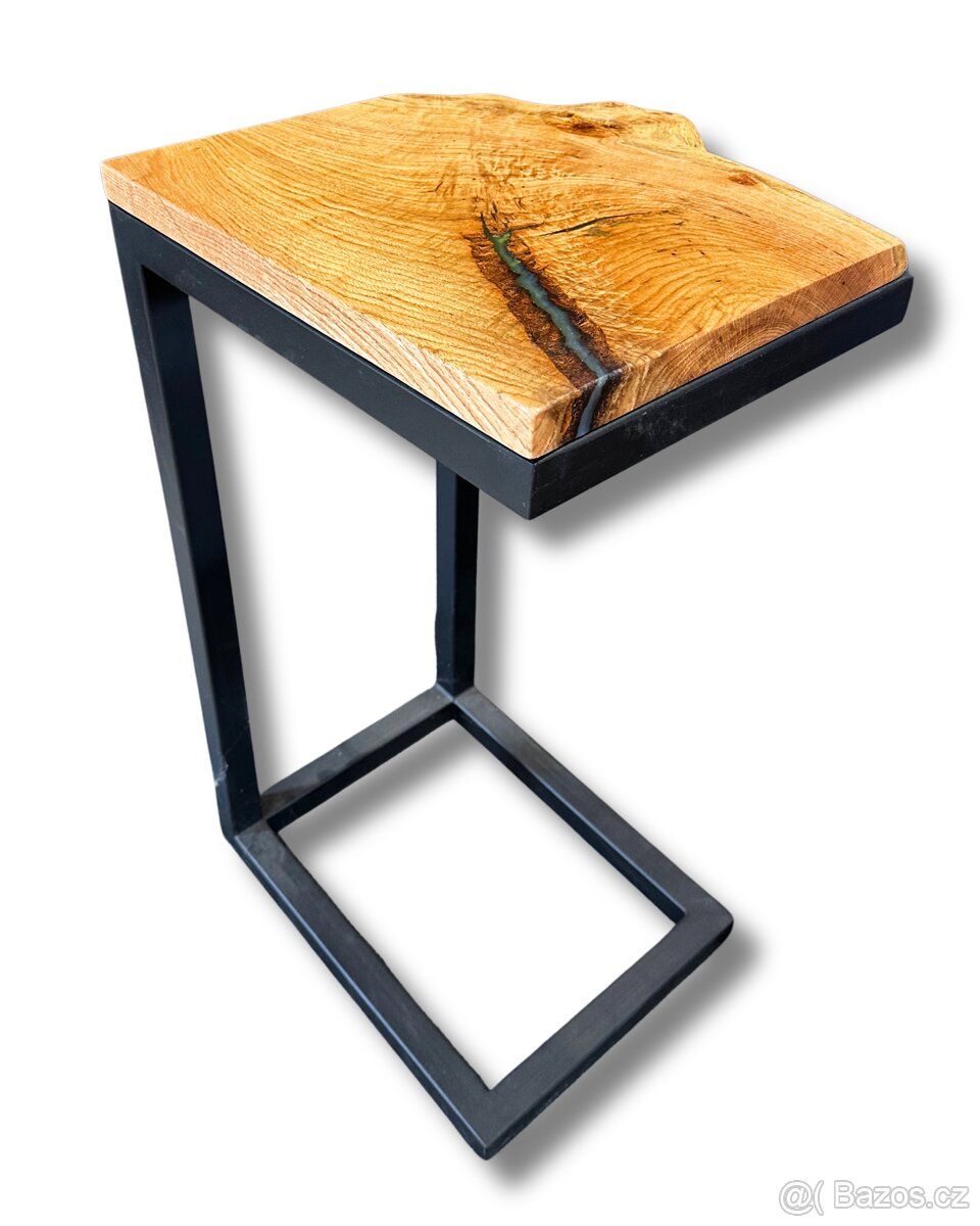 Dubový epoxidový rustikální stůl