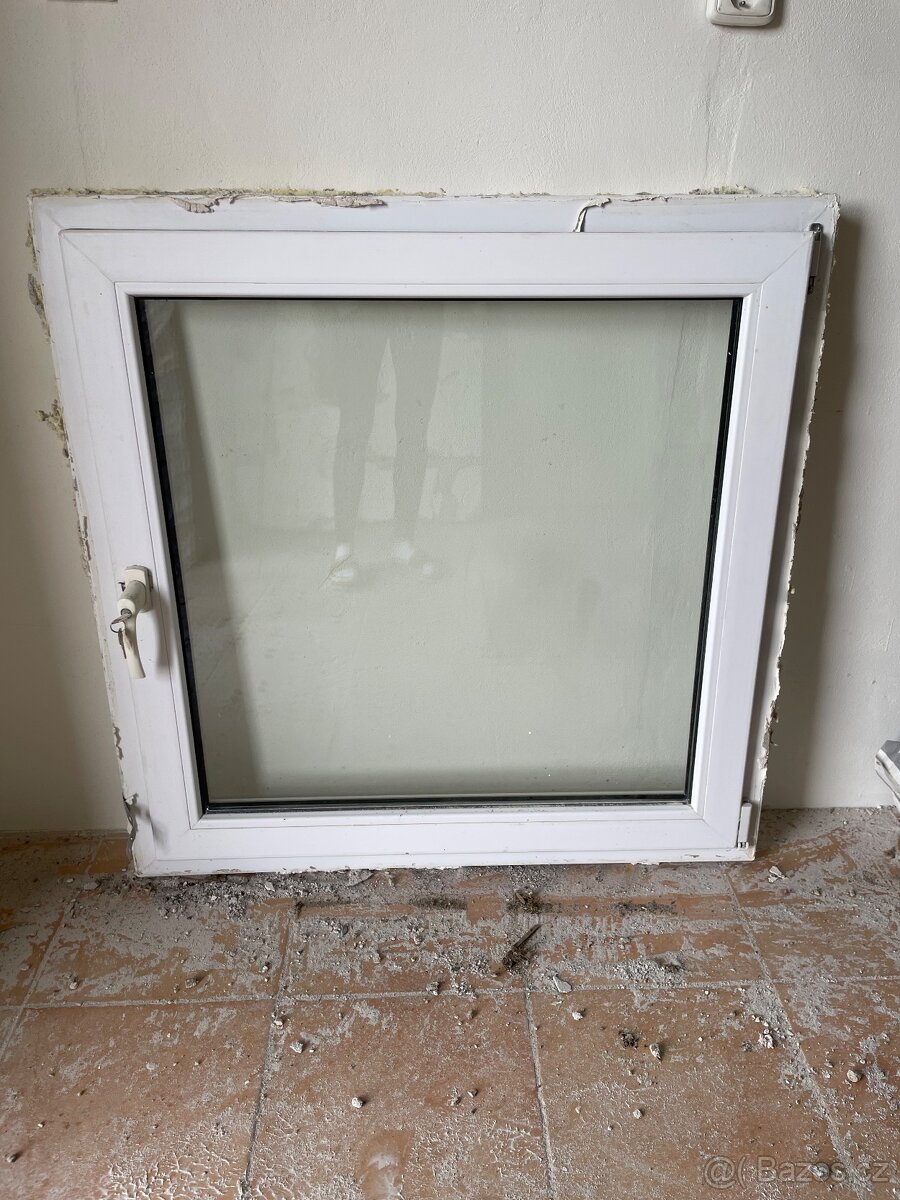 Plastové okno 100x100