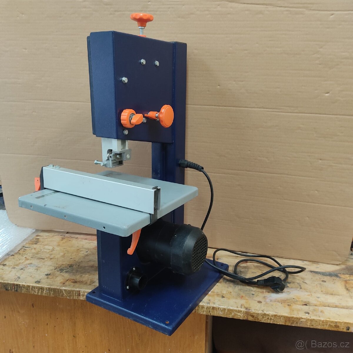 Stolní pásová pila