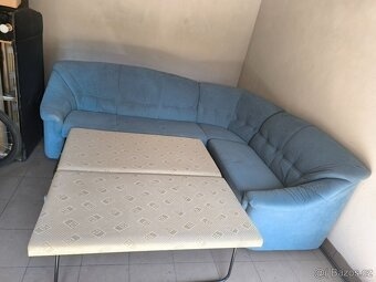 Rohová sedačka rozkládací a s úložným prostorem .