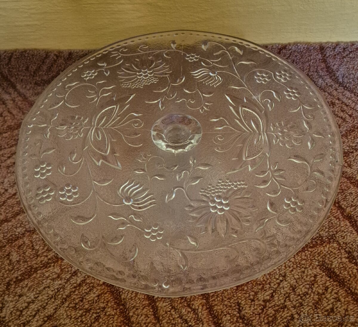 Skleněný podnos na dort na stopce