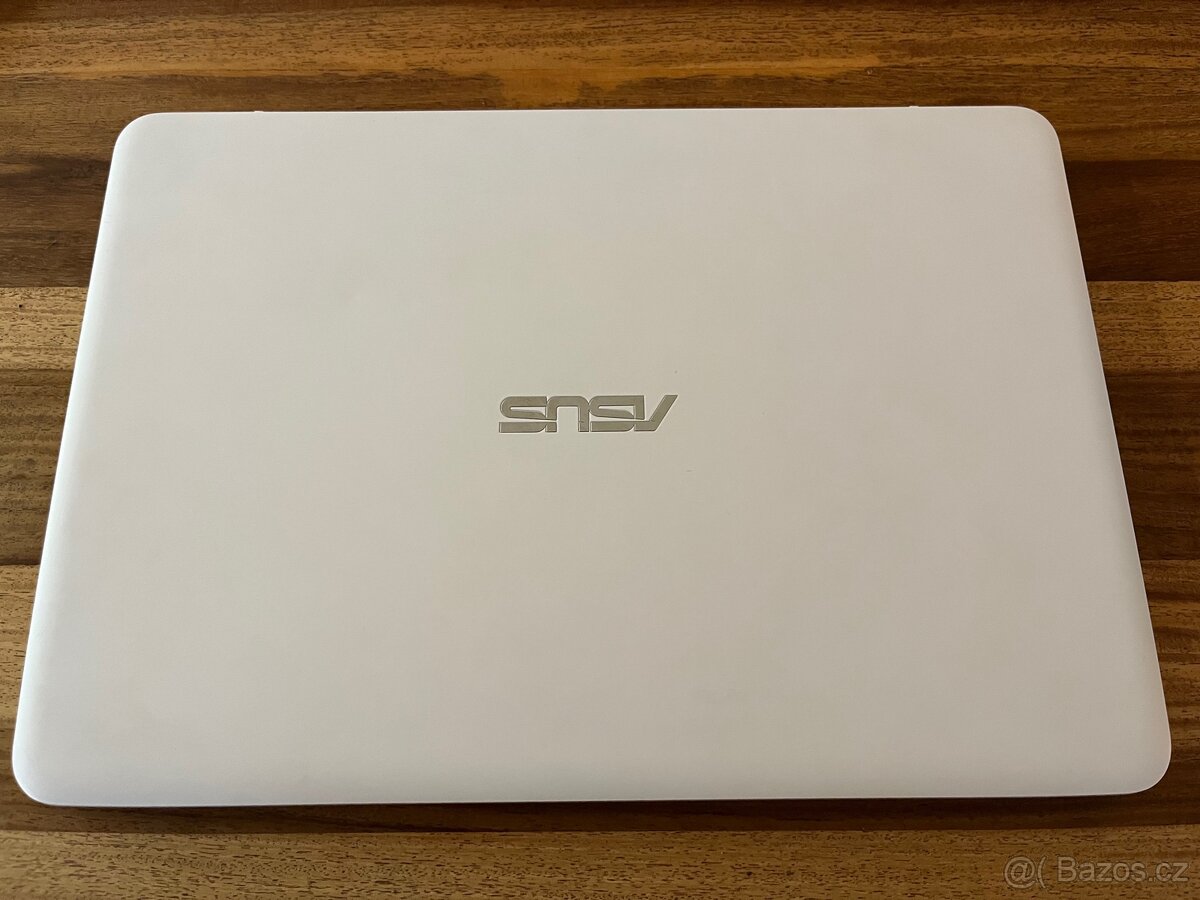 ASUS ZENBOOK UX305CA bílý kovový
