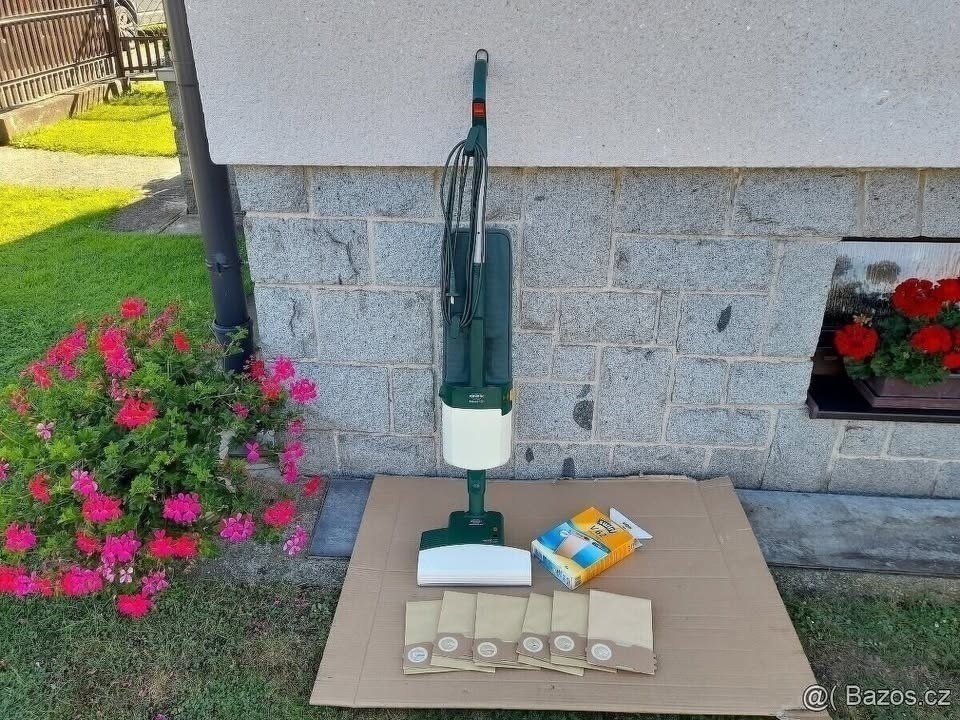 Vysavač Vorwerk 121 s elektronickou klepaci hlavicí