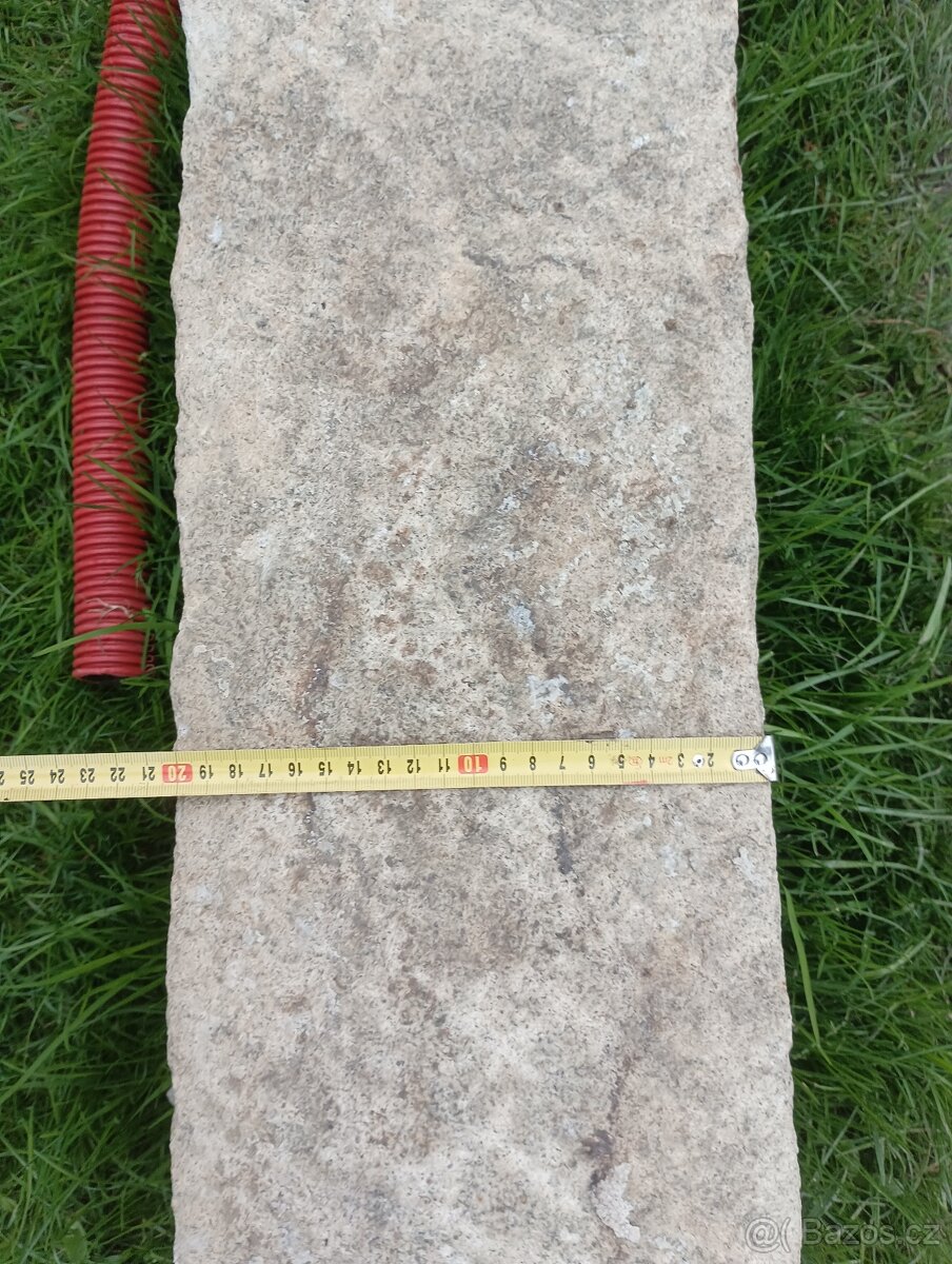 Kamenný překlad / sloup