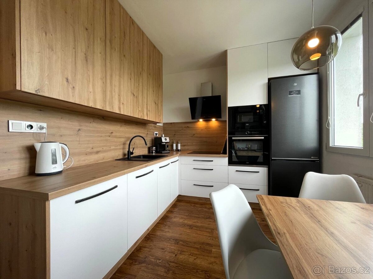 Prodej bytu po rekonstrukci, 3+1, Manětínská, Plzeň