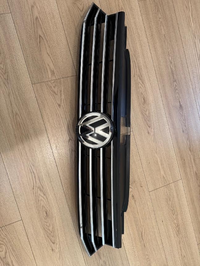 VW Passat B8 2018-komletní maska se znakem pro radar