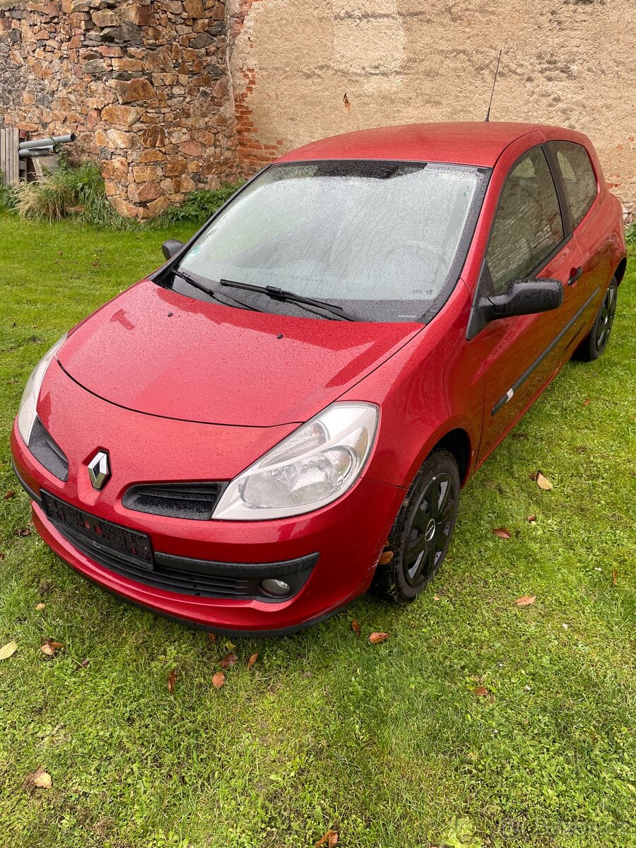 Renault Clio 1,2 16V, nová STK do 11/2027, bez koroze