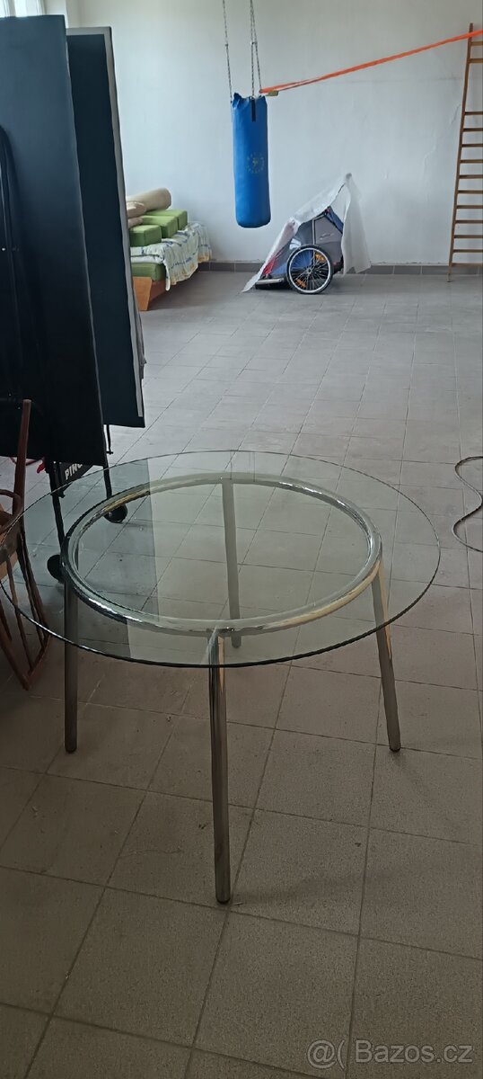 Jidelni stůl Salmi Ikea