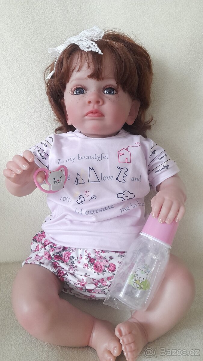 Pěkná realistická panenka nová