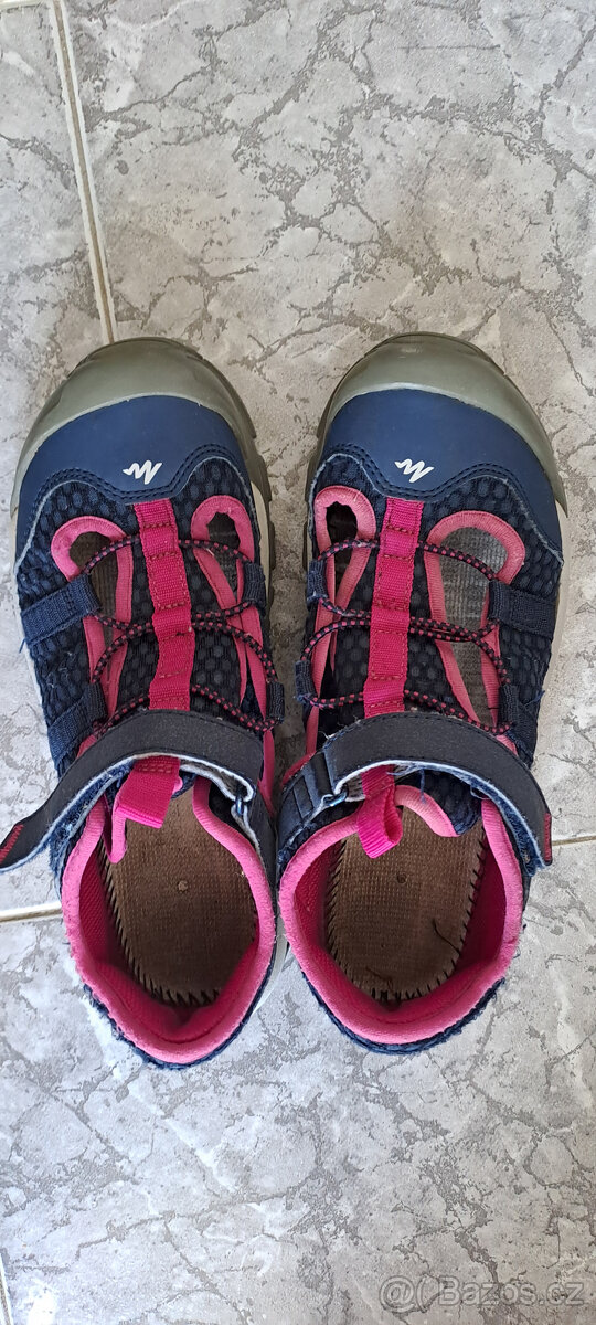 Turistické/sportovní sandále Quechua, 35/36