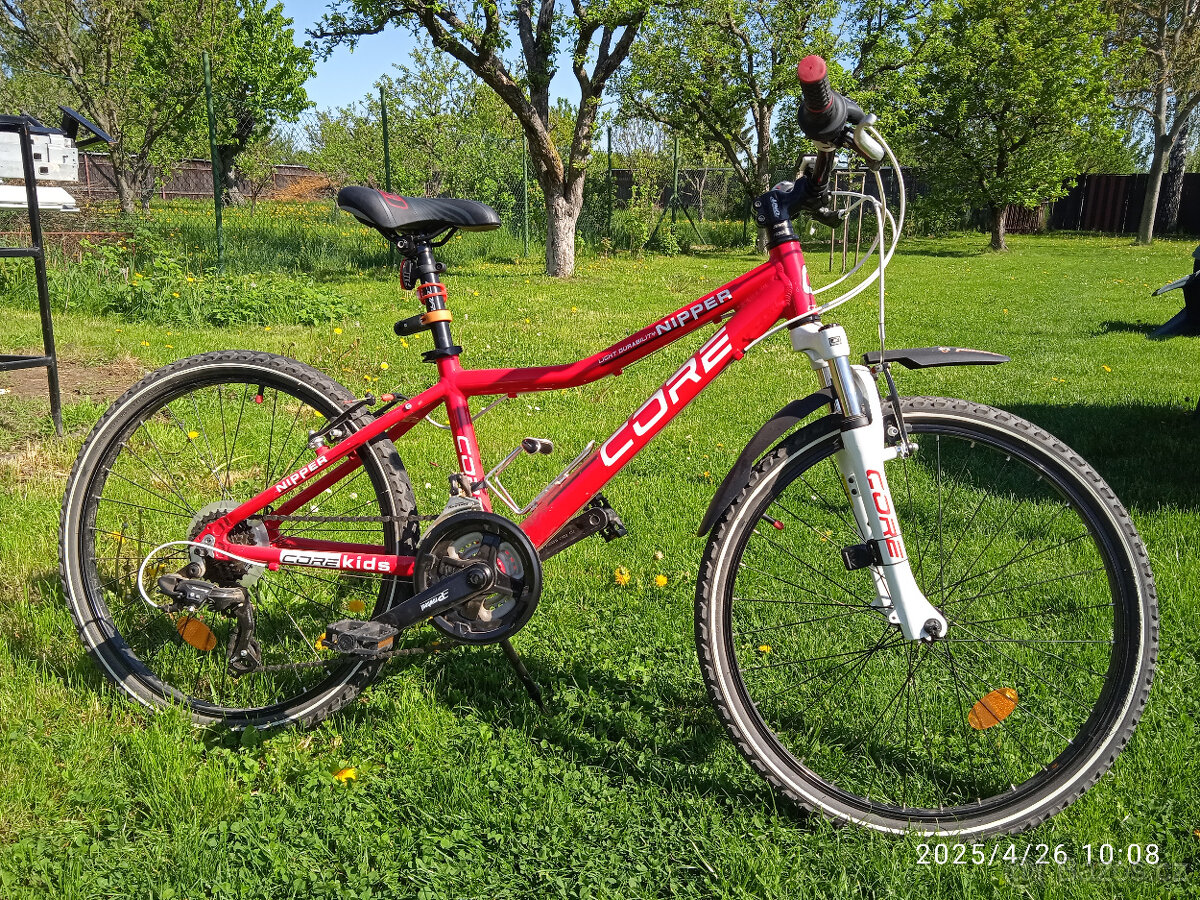 Core Nipper 24" s odpruženou vidlicí