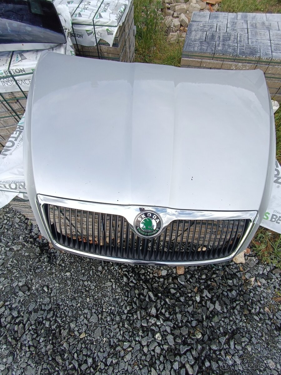 Kapota Škoda Octavia 2 stříbrná metalíza 9156